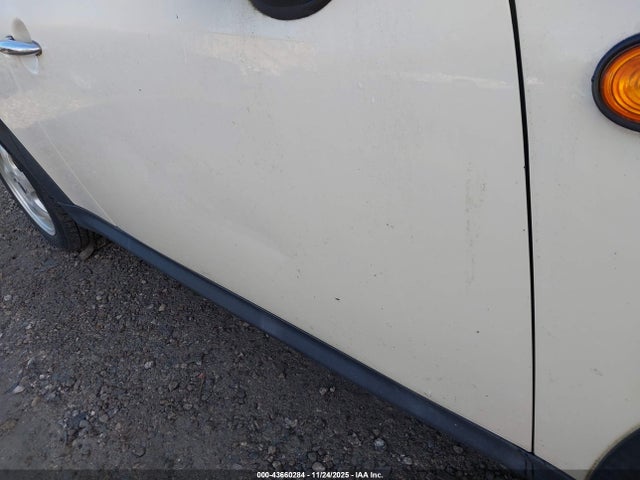 2010 MINI COOPER WMWMF3C57ATU76171 Photo 5