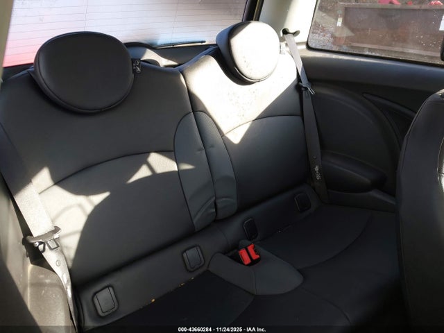 2010 MINI COOPER WMWMF3C57ATU76171 Photo 7