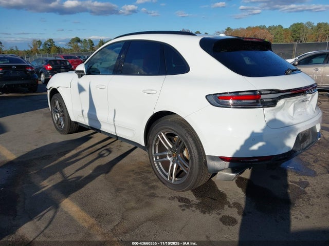 2021 PORSCHE MACAN WP1AA2A57MLB00610 Photo 2