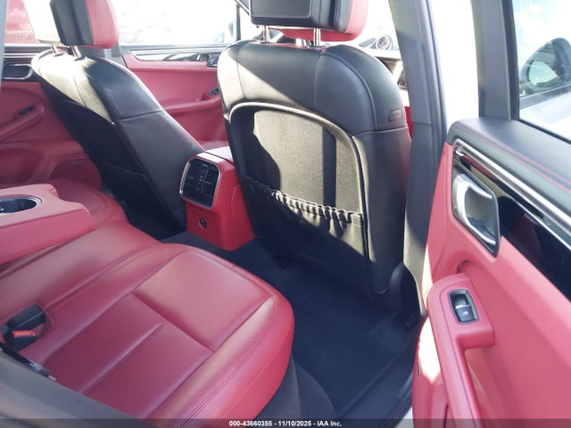 2021 PORSCHE MACAN WP1AA2A57MLB00610 Photo 7