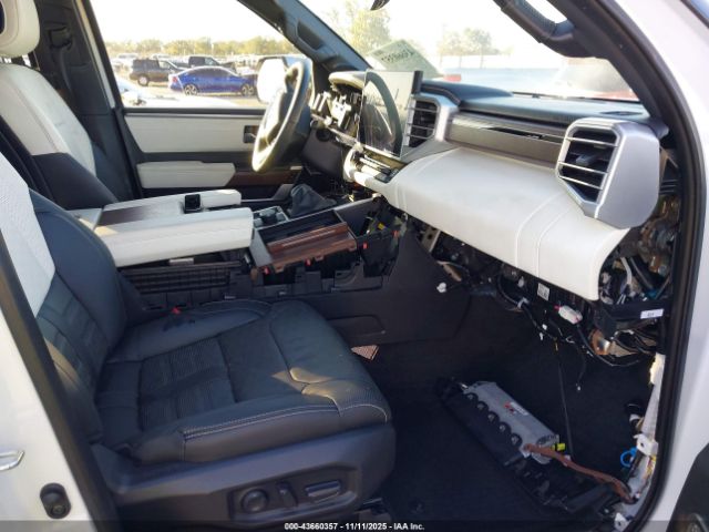 2024 TOYOTA SEQUOIA 7SVAAABA2RX042516 Photo 4