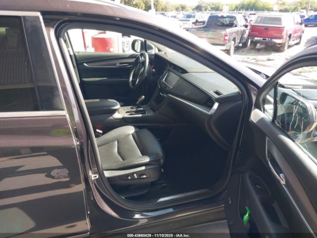 2017 CADILLAC XT5 1GYKNERS6HZ274266 Photo 4