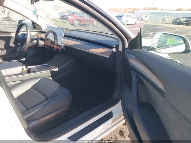 2023 TESLA MODEL 3 5YJ3E1EA6PF548599 Photo 4