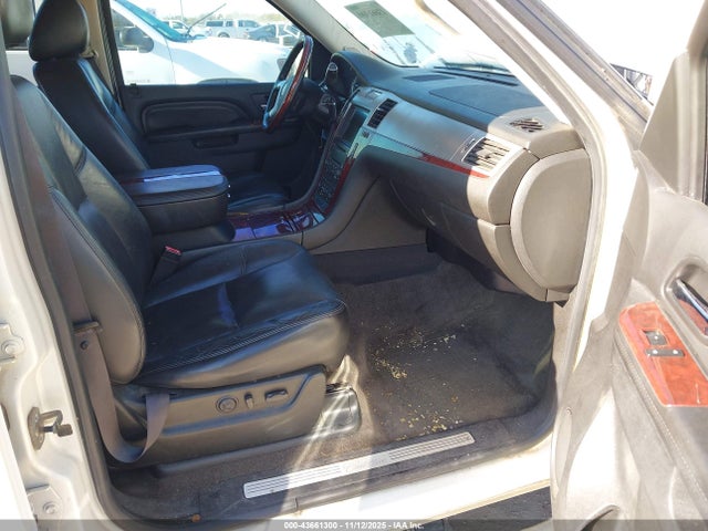 2010 CADILLAC ESCALADE ESV 1GYUKJEF3AR160167 Photo 4