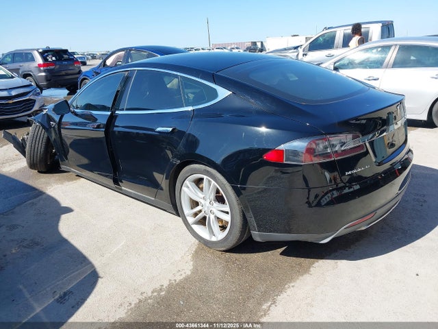 2014 TESLA MODEL S 5YJSA1H11EFP30503 Photo 2