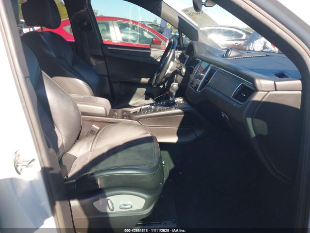 2017 PORSCHE MACAN WP1AG2A50HLB55341 Photo 4