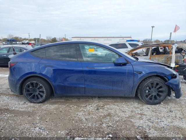 Tesla Model Y 2020 5YJYGDEF6LF002246 Image 12