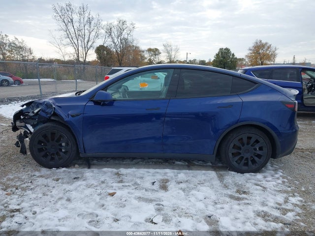 Tesla Model Y 2020 5YJYGDEF6LF002246 Image 13