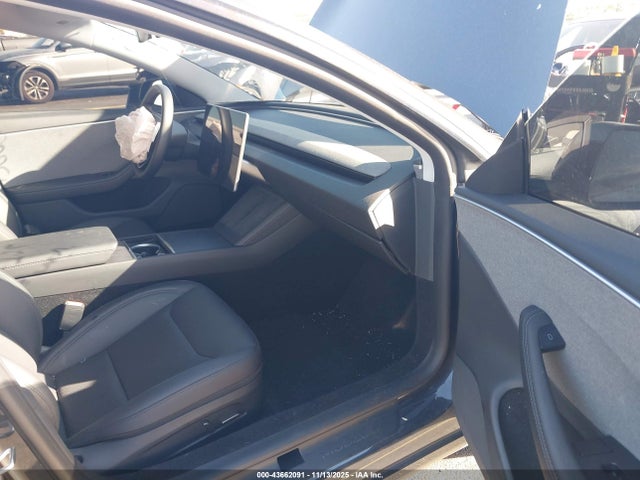2025 TESLA MODEL 3 5YJ3E1EA6SF002751 Photo 4