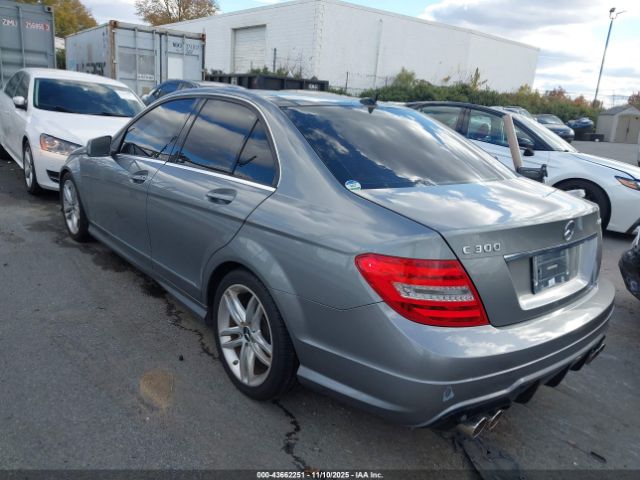 2012 MERCEDES-BENZ C 300 WDDGF8BB9CR228112 Photo 2