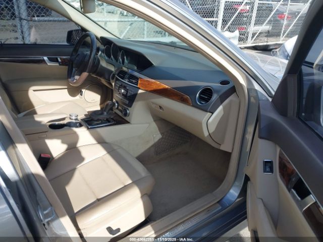 2012 MERCEDES-BENZ C 300 WDDGF8BB9CR228112 Photo 4