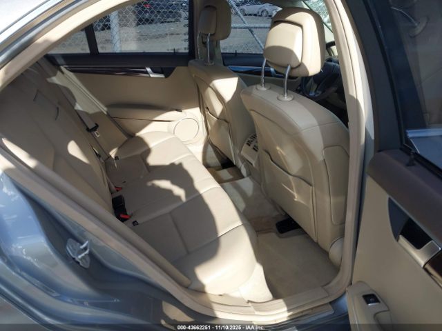2012 MERCEDES-BENZ C 300 WDDGF8BB9CR228112 Photo 7