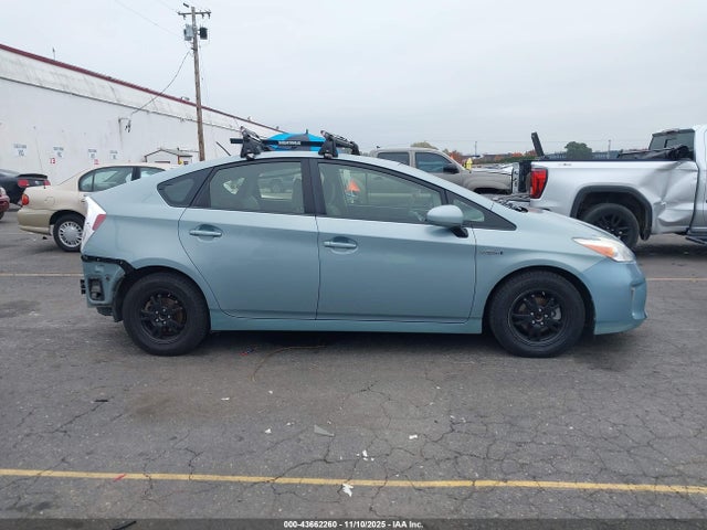 JTDKN3DUXF1927499 Toyota Prius Two