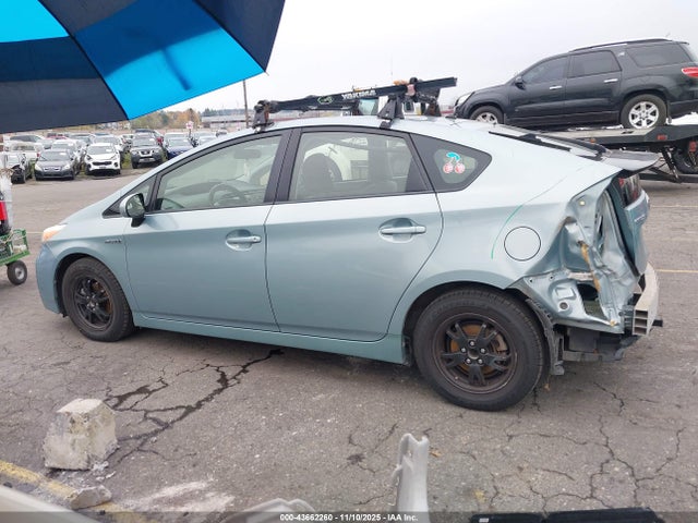 JTDKN3DUXF1927499 Toyota Prius Two