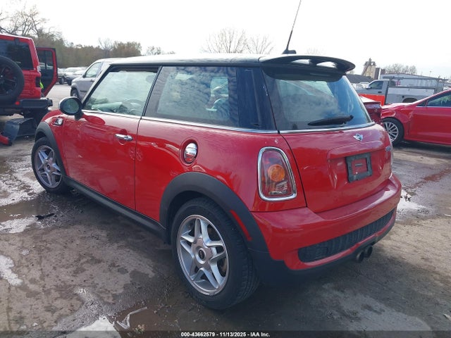 2009 MINI COOPER S WMWMF73589TT99815 Photo 2