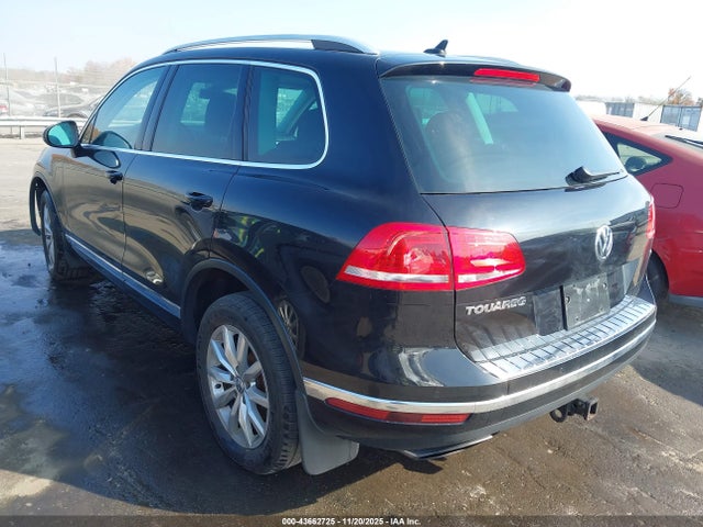 2016 VOLKSWAGEN TOUAREG WVGEF9BP0GD010125 Photo 2