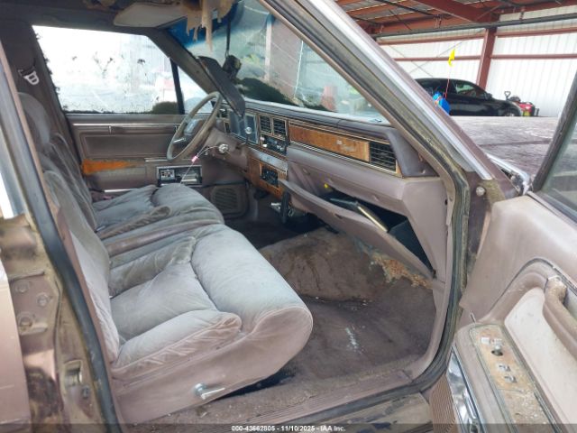 1987 LINCOLN TOWN CAR 1LNBM82F1HY670517 Photo 4