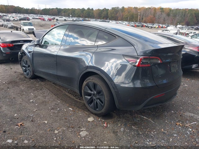 2025 TESLA MODEL Y 7SAYGDEE8SF299948 Photo 2