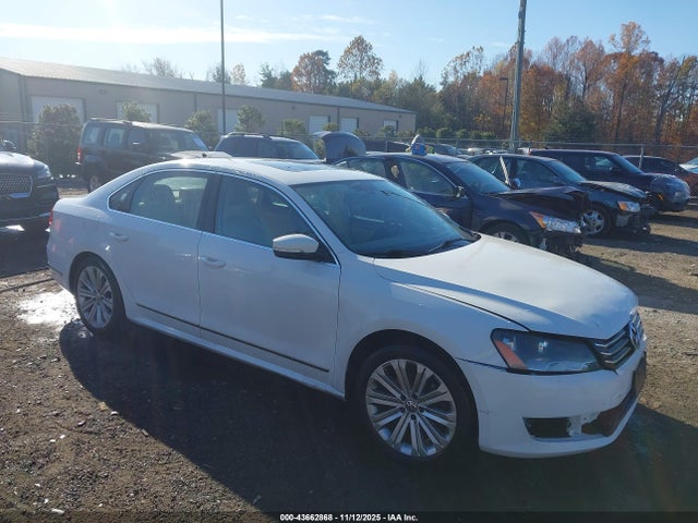 2015 Volkswagen Passat 1.8t Se მანქანა იყიდება აუქციონზე, vin: 1VWBS7A33FC030330, აუქციონის ნომერი: 43662868