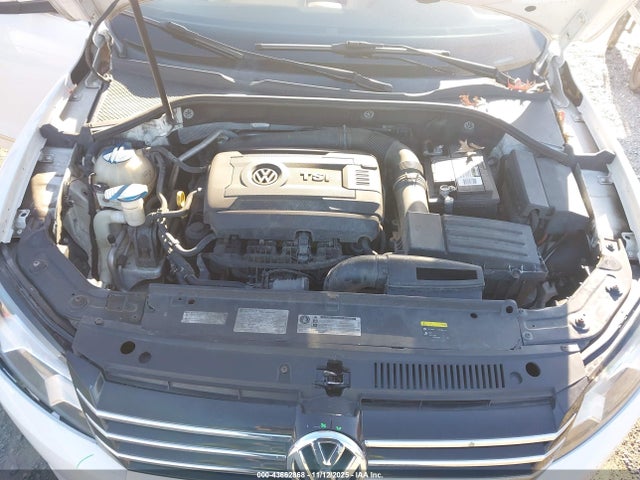 2015 Volkswagen Passat 1.8t Se მანქანა იყიდება აუქციონზე, vin: 1VWBS7A33FC030330, აუქციონის ნომერი: 43662868