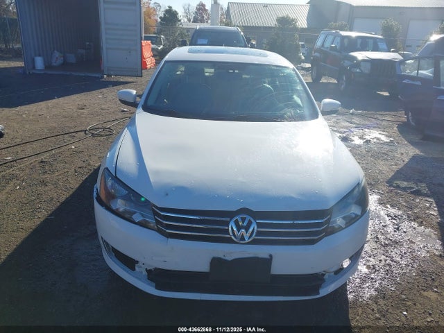 2015 Volkswagen Passat 1.8t Se მანქანა იყიდება აუქციონზე, vin: 1VWBS7A33FC030330, აუქციონის ნომერი: 43662868