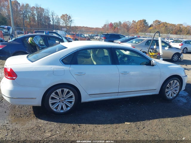 2015 Volkswagen Passat 1.8t Se მანქანა იყიდება აუქციონზე, vin: 1VWBS7A33FC030330, აუქციონის ნომერი: 43662868