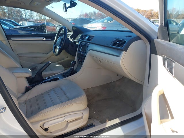 2015 Volkswagen Passat 1.8t Se მანქანა იყიდება აუქციონზე, vin: 1VWBS7A33FC030330, აუქციონის ნომერი: 43662868