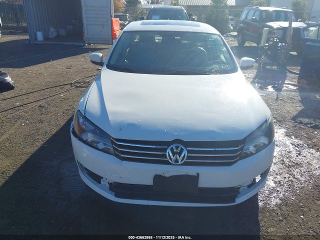 2015 Volkswagen Passat 1.8t Se მანქანა იყიდება აუქციონზე, vin: 1VWBS7A33FC030330, აუქციონის ნომერი: 43662868