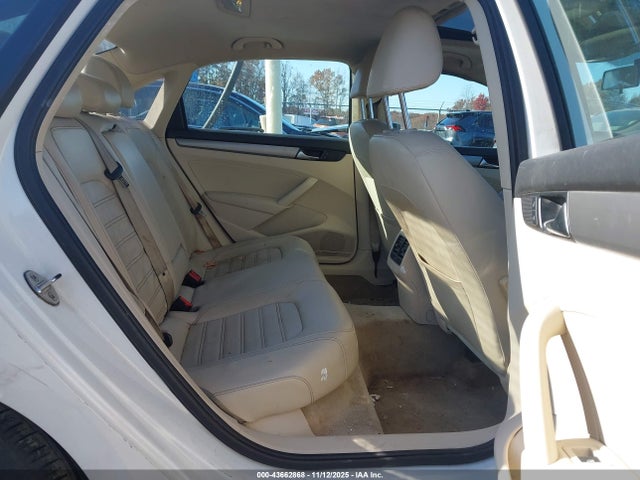 2015 Volkswagen Passat 1.8t Se მანქანა იყიდება აუქციონზე, vin: 1VWBS7A33FC030330, აუქციონის ნომერი: 43662868