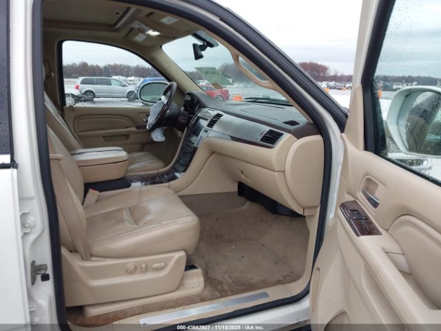 2011 CADILLAC ESCALADE 1GYS4AEF3BR373123 Photo 4