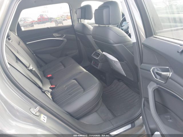 2024 AUDI Q8 E-TRON WA16AAGE9RB062670 Photo 7