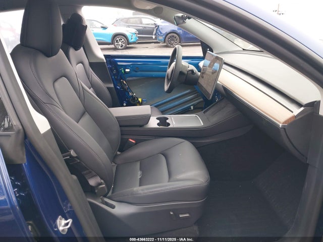 2025 TESLA MODEL Y 7SAYGDED7SF309635 Photo 4