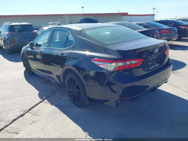 2018 TOYOTA CAMRY 4T1B11HK3JU003885 Photo 2