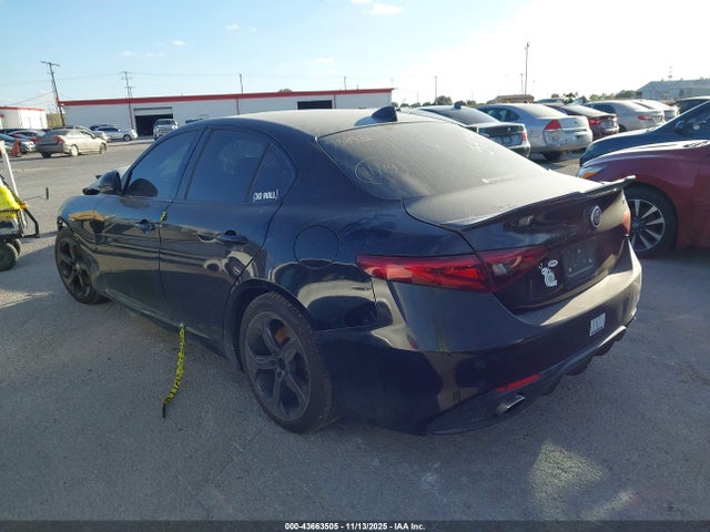 2017 ALFA ROMEO GIULIA ZARFAEBN2H7547342 Photo 2