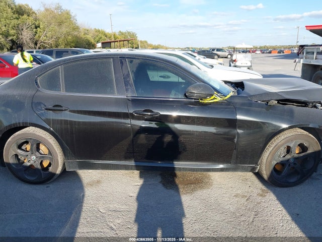 2017 ALFA ROMEO GIULIA ZARFAEBN2H7547342 Photo 4