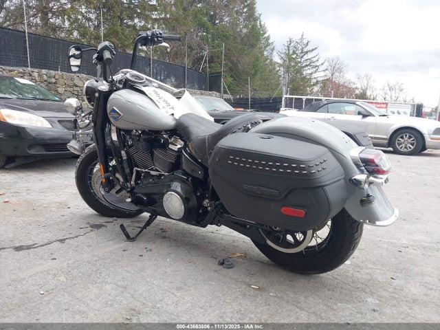 2025 HARLEY-DAVIDSON FLHC 1HD1YA910SB017305 Photo 2