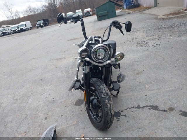 2025 HARLEY-DAVIDSON FLHC 1HD1YA910SB017305 Photo 4
