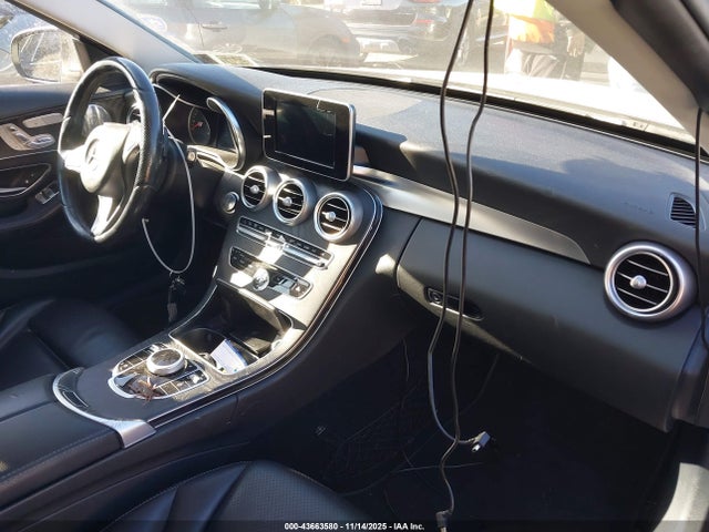 43663580 :رقم المزاد ، 55SWF4KB4HU186541 vin ، 2017 Mercedes-benz C 300 4matic مزاد بيع