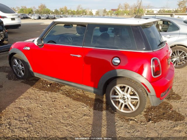 2011 MINI COOPER S WMWSV3C50BTY16238 Photo 2