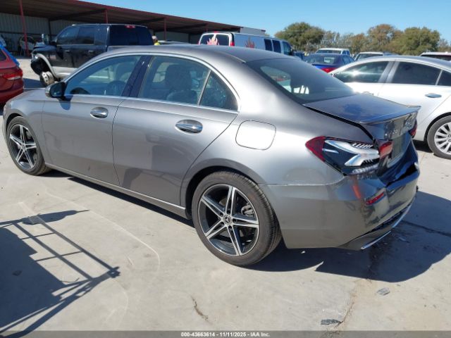 2022 MERCEDES-BENZ A 220 W1K3G4EB2NJ364275 Photo 2
