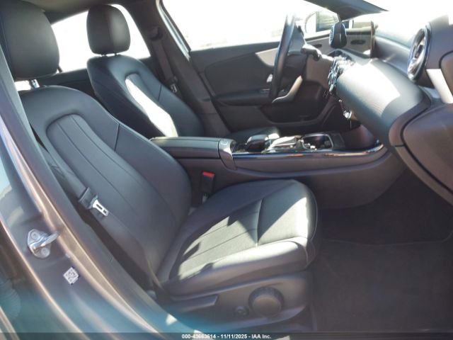 2022 MERCEDES-BENZ A 220 W1K3G4EB2NJ364275 Photo 4