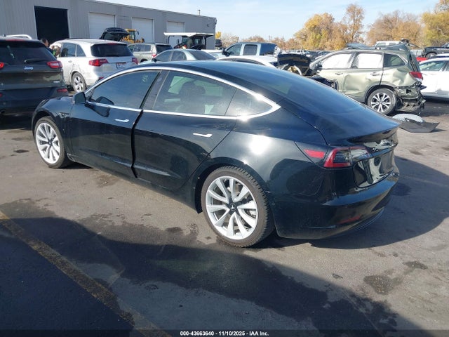 2018 TESLA MODEL 3 5YJ3E1EB3JF100272 Photo 2