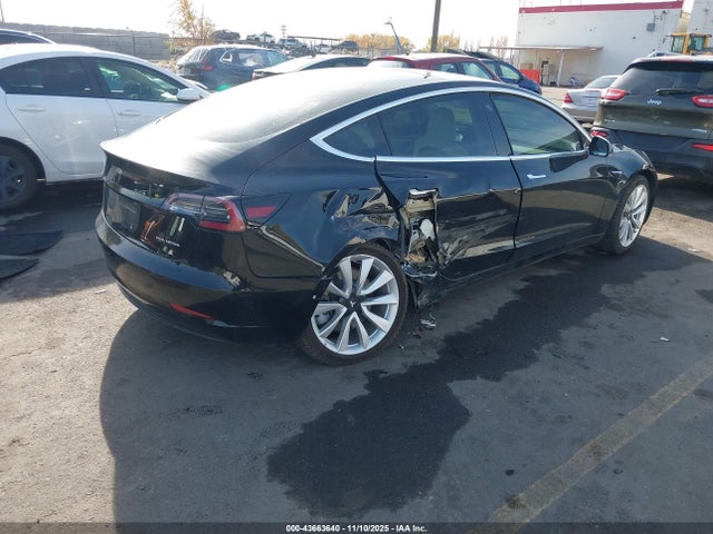 2018 TESLA MODEL 3 5YJ3E1EB3JF100272 Photo 3