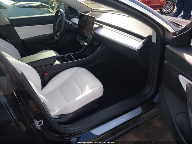 2018 TESLA MODEL 3 5YJ3E1EB3JF100272 Photo 4