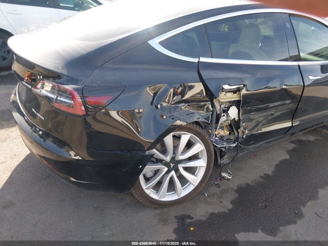 2018 TESLA MODEL 3 5YJ3E1EB3JF100272 Photo 5