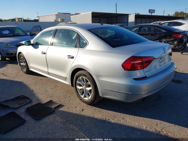 2016 Volkswagen Passat 1.8t S მანქანა იყიდება აუქციონზე, vin: 1VWAS7A35GC033856, აუქციონის ნომერი: 43663795