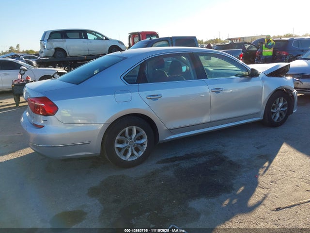 2016 Volkswagen Passat 1.8t S მანქანა იყიდება აუქციონზე, vin: 1VWAS7A35GC033856, აუქციონის ნომერი: 43663795