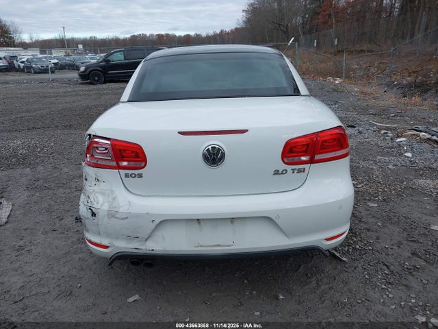 43663858 :رقم المزاد ، WVWFW8AH0FV003052 vin ، 2015 Volkswagen Eos Executive Edition مزاد بيع