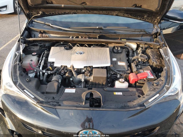 JTDKARFU8H3044567 Toyota Prius Three