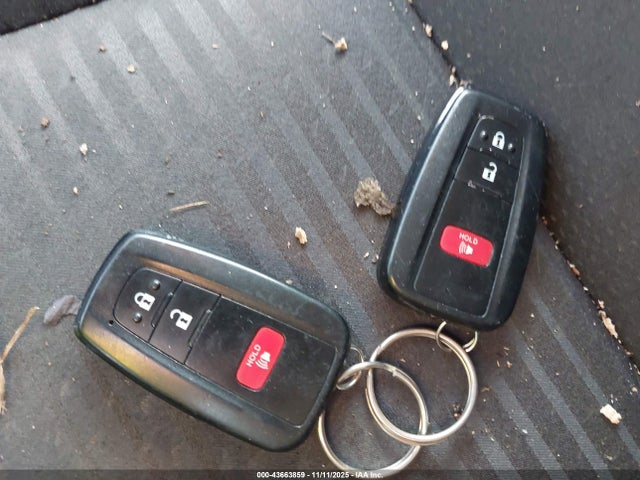 JTDKARFU8H3044567 Toyota Prius Three